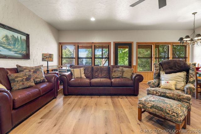 8925 Lake View, Kingston, OK 73439
