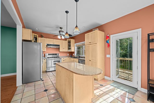 463 40TH Street, East Moline, IL 61244