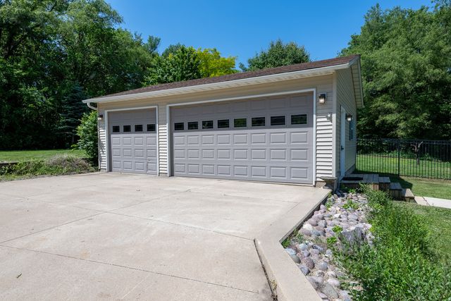 463 40TH Street, East Moline, IL 61244