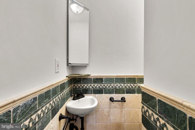 3247 38TH ST NW, Washington, DC 20016