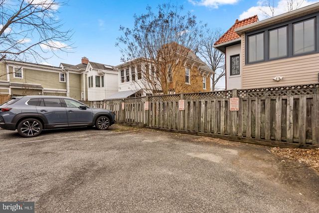 3247 38TH ST NW, Washington, DC 20016