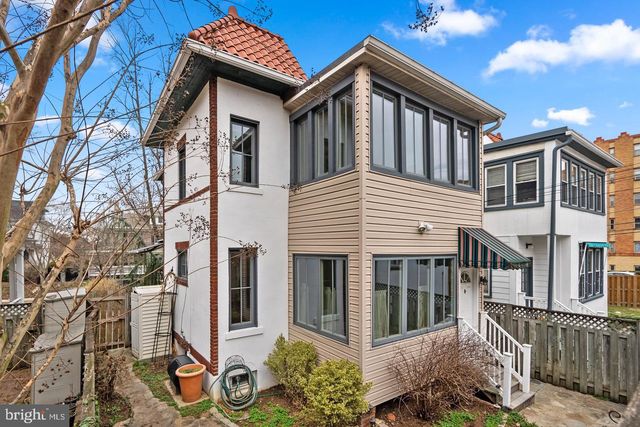 3247 38TH ST NW, Washington, DC 20016