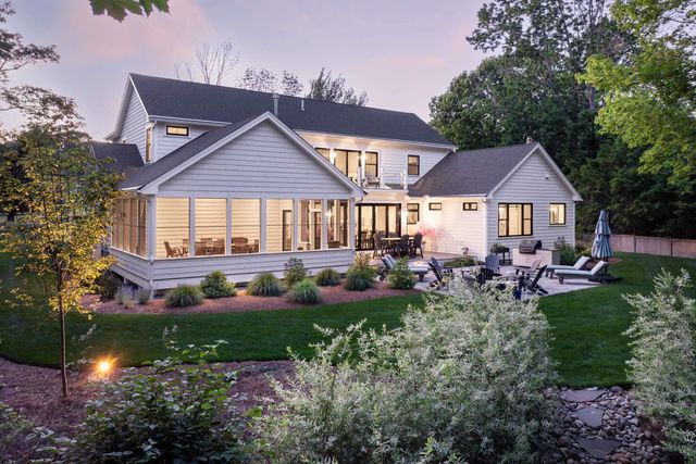 565 York Street, York, ME 03911