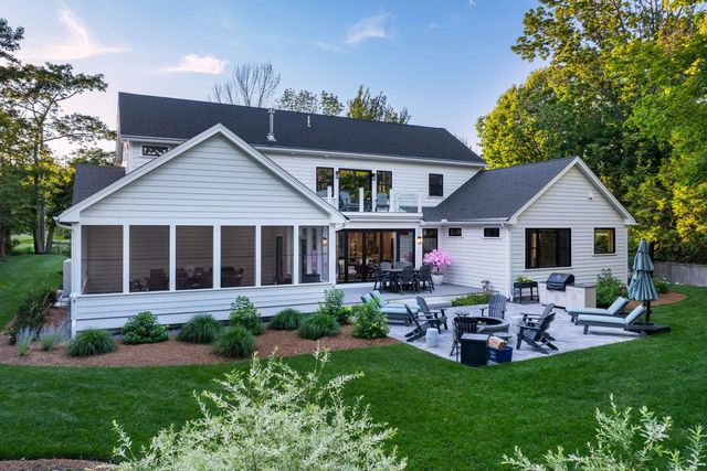 565 York Street, York, ME 03911