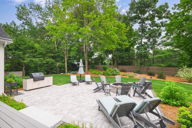 565 York Street, York, ME 03911