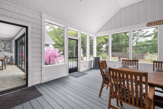 565 York Street, York, ME 03911