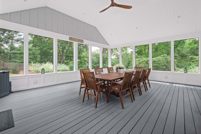 565 York Street, York, ME 03911