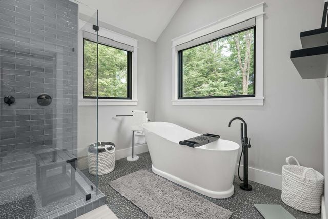565 York Street, York, ME 03911