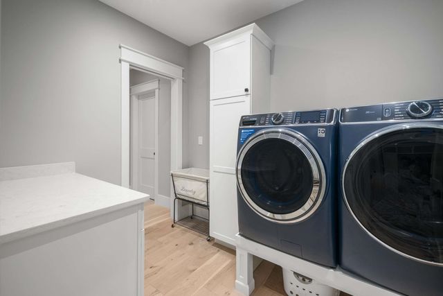 565 York Street, York, ME 03911