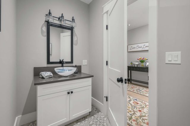 565 York Street, York, ME 03911