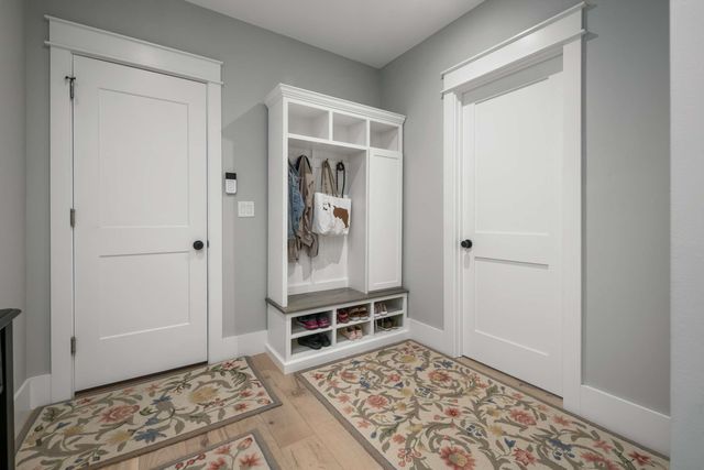 565 York Street, York, ME 03911