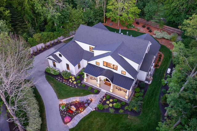 565 York Street, York, ME 03911