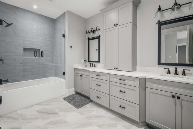 565 York Street, York, ME 03911