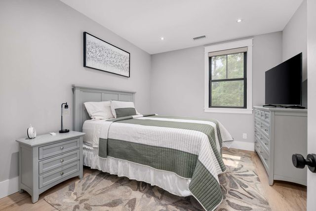 565 York Street, York, ME 03911
