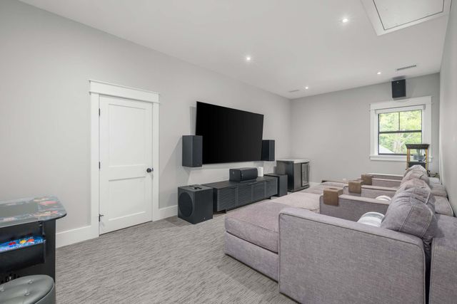 565 York Street, York, ME 03911