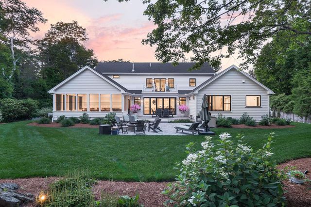 565 York Street, York, ME 03911