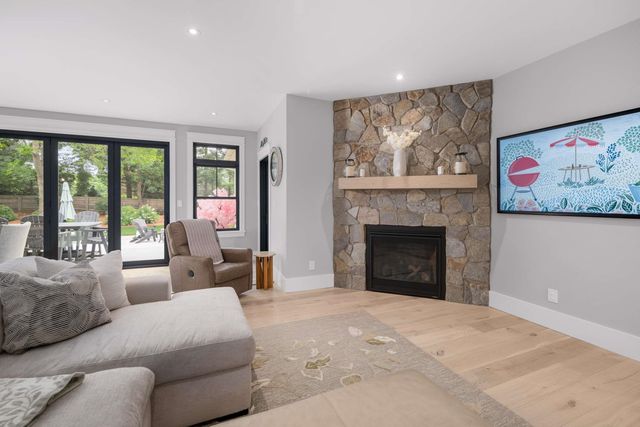 565 York Street, York, ME 03911