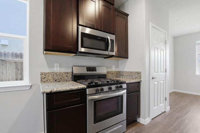 2043 River Wood Dr, Marysville, CA 95901