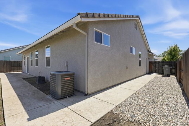 2043 River Wood Dr, Marysville, CA 95901
