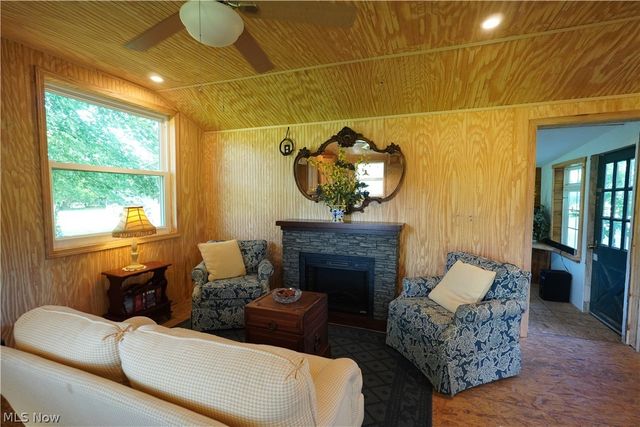 173 W Apple Blossom Way, Elizabeth, WV 26143