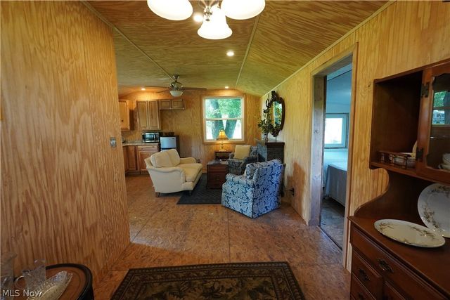 173 W Apple Blossom Way, Elizabeth, WV 26143