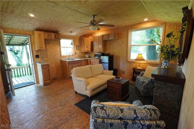 173 W Apple Blossom Way, Elizabeth, WV 26143