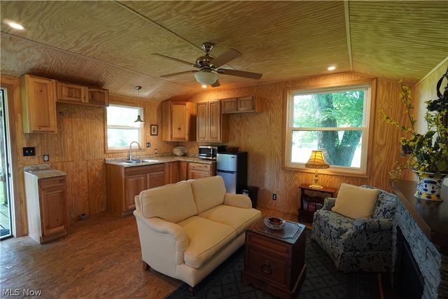 173 W Apple Blossom Way, Elizabeth, WV 26143