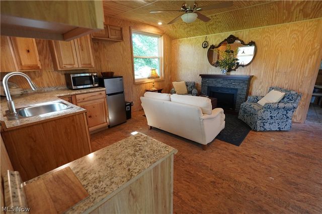 173 W Apple Blossom Way, Elizabeth, WV 26143