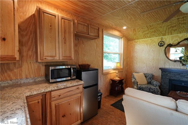 173 W Apple Blossom Way, Elizabeth, WV 26143