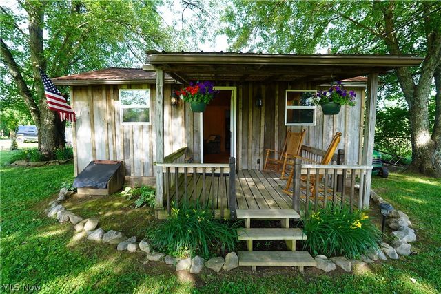 173 W Apple Blossom Way, Elizabeth, WV 26143
