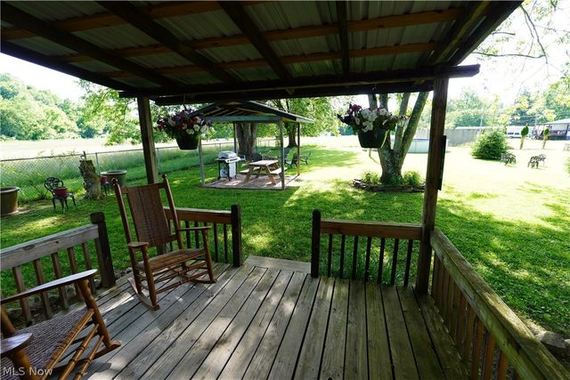 173 W Apple Blossom Way, Elizabeth, WV 26143