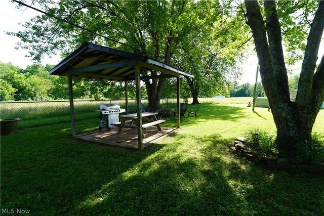 173 W Apple Blossom Way, Elizabeth, WV 26143