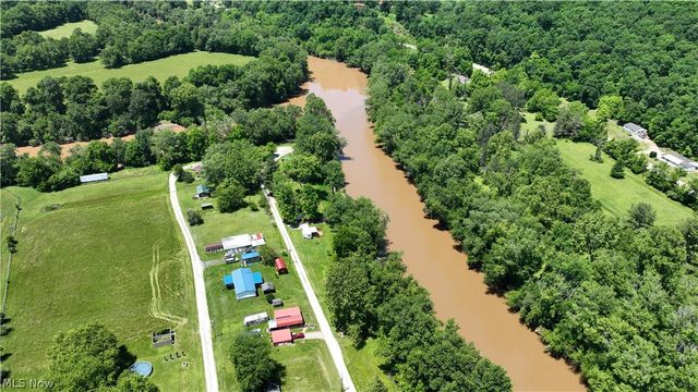 173 W Apple Blossom Way, Elizabeth, WV 26143