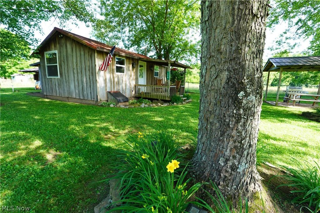 173 W Apple Blossom Way, Elizabeth, WV 26143