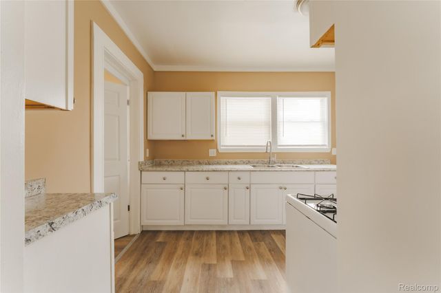 105 Augusta Avenue, Pontiac, MI 48341