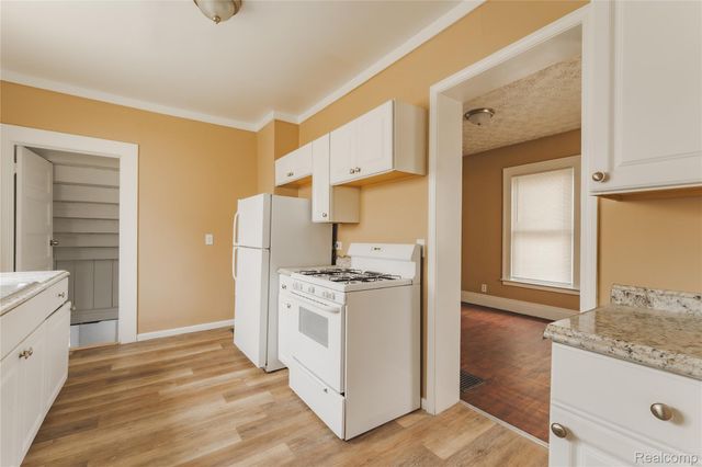 105 Augusta Avenue, Pontiac, MI 48341