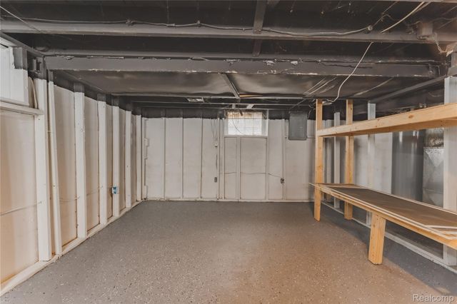 105 Augusta Avenue, Pontiac, MI 48341