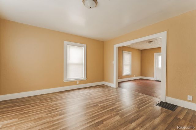 105 Augusta Avenue, Pontiac, MI 48341