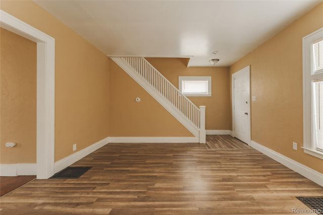 105 Augusta Avenue, Pontiac, MI 48341