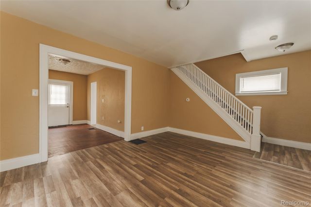 105 Augusta Avenue, Pontiac, MI 48341