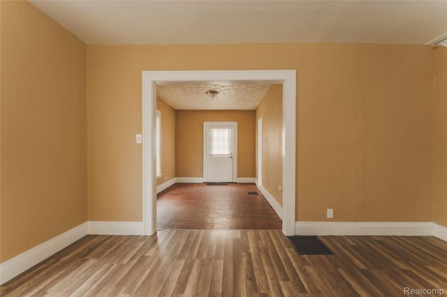 105 Augusta Avenue, Pontiac, MI 48341