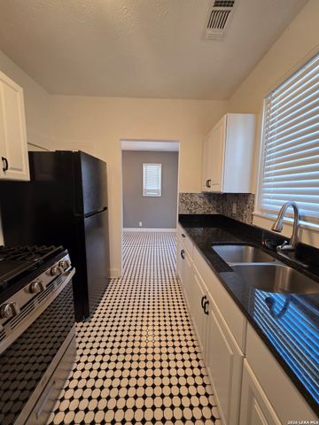 930 E Grayson St Apt 1, San Antonio, TX 78208