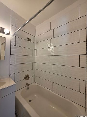 930 E Grayson St Apt 1, San Antonio, TX 78208