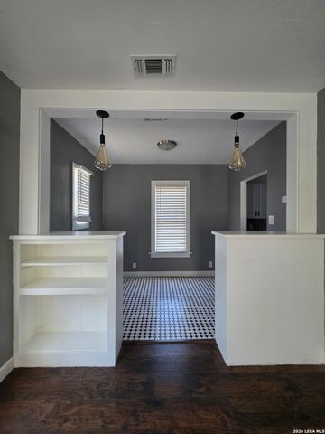 930 E Grayson St Apt 1, San Antonio, TX 78208