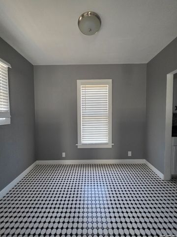 930 E Grayson St Apt 1, San Antonio, TX 78208