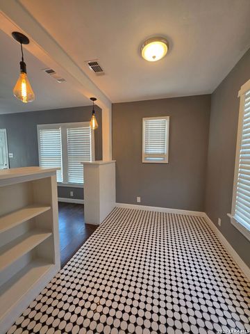 930 E Grayson St Apt 1, San Antonio, TX 78208