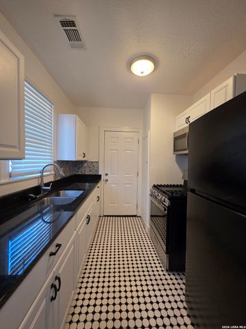 930 E Grayson St Apt 1, San Antonio, TX 78208