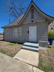 930 E Grayson St Apt 1, San Antonio, TX 78208