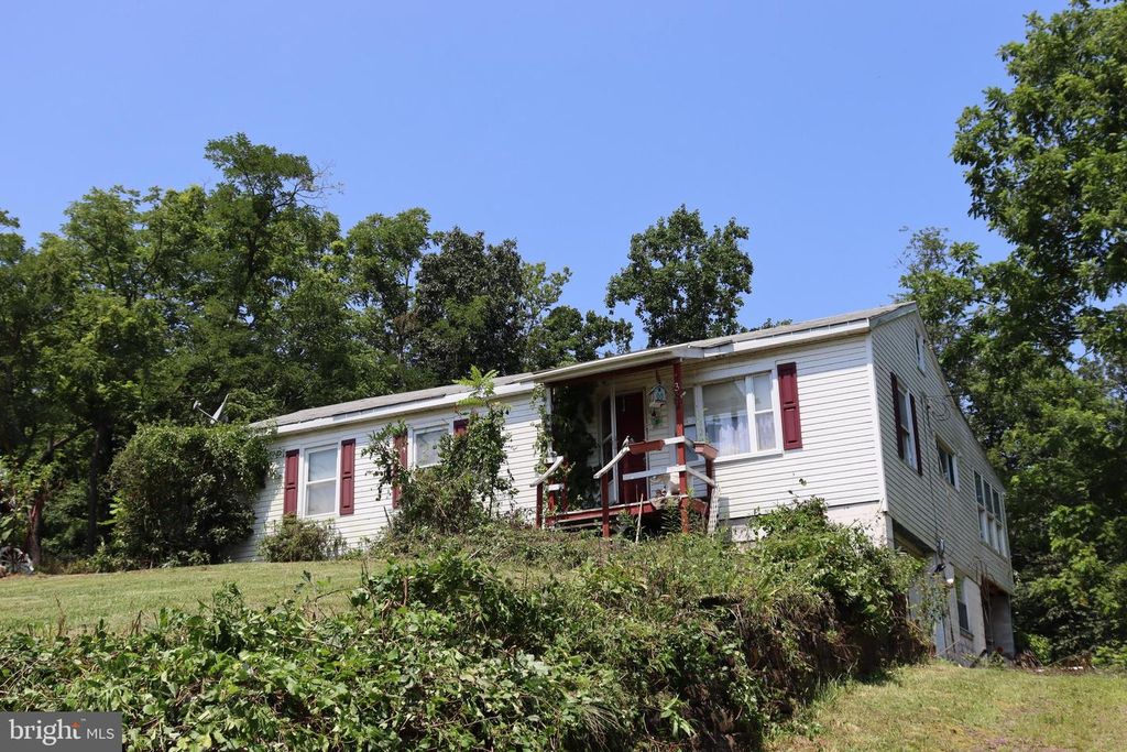 1352 POWELLS VALLEY RD, Halifax, PA 17032
