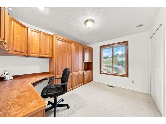 12684 Se MAJESTIC Ln, Happy Valley, OR 97086